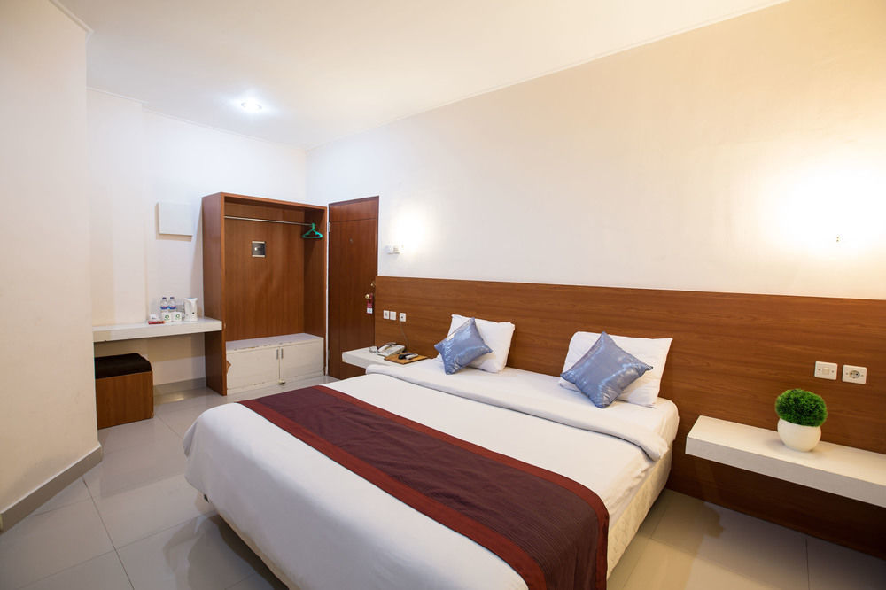 Hotel Reddoorz @ Raya Kuta Kuta Lombok Exterior foto